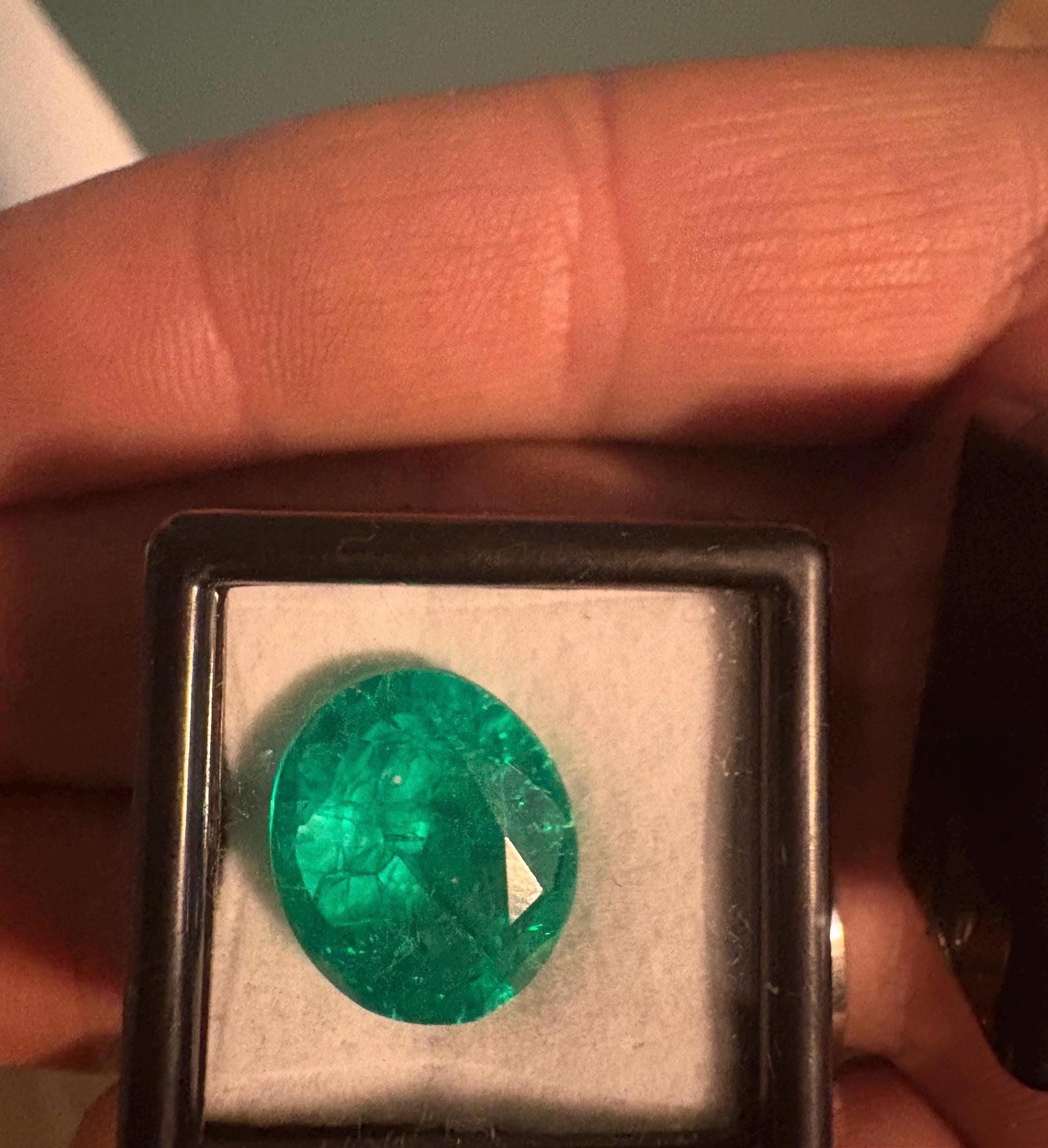 8ct Columbia Emerald