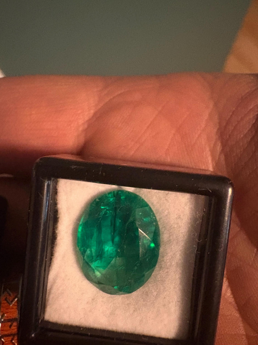 8ct Columbia Emerald
